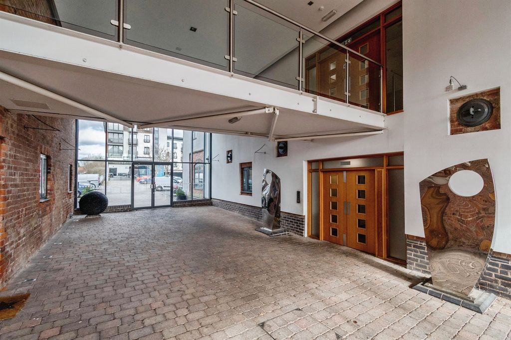 Property photo 2 of 10