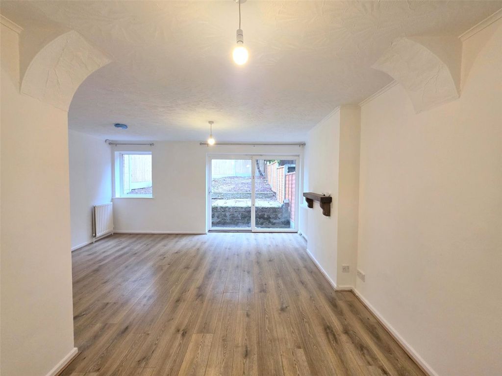 Property photo 2 of 12 Picture No. 03