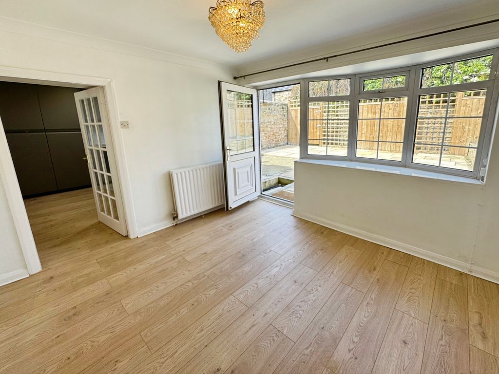 Property photo 3 of 11 Photo 14
