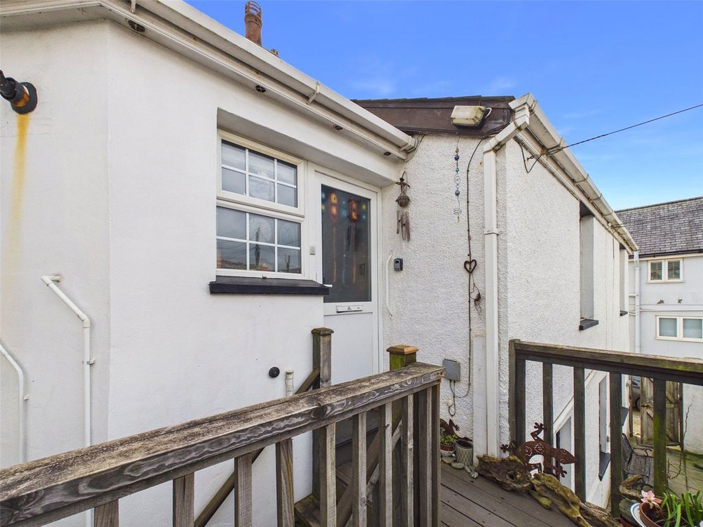 Property photo 1 of 9 Front