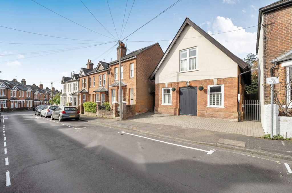 Property photo 1 of 16 1437594-10-69d773...