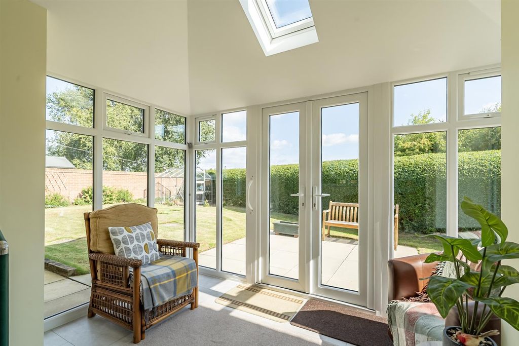 Property photo 2 of 17 Garden Room