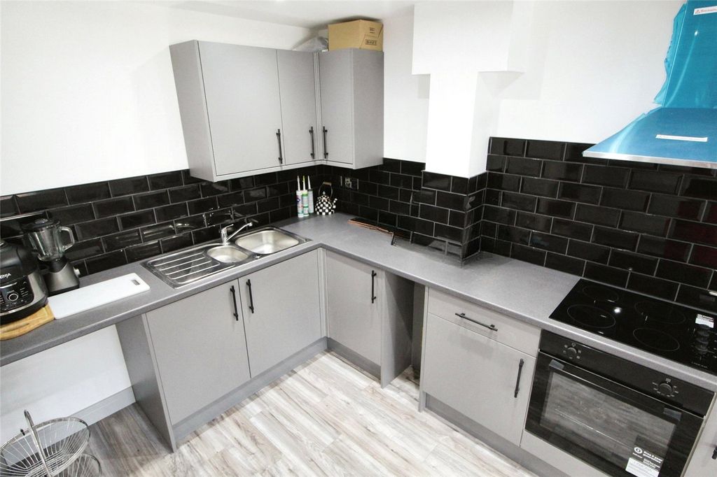 Property photo 3 of 7 Picture No. 10