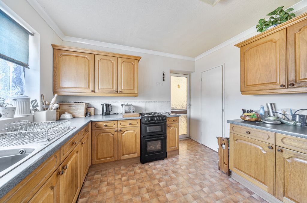 Property photo 2 of 17 1502843-11-6A7B0F...