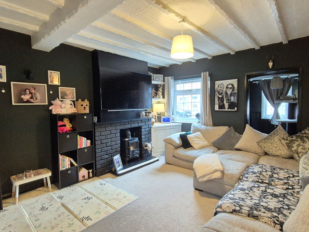 Property photo 2 of 17 Lounge