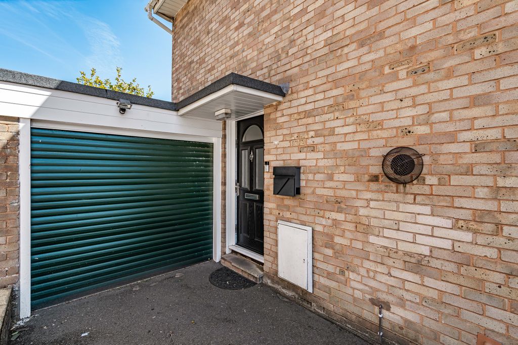 Property photo 2 of 25