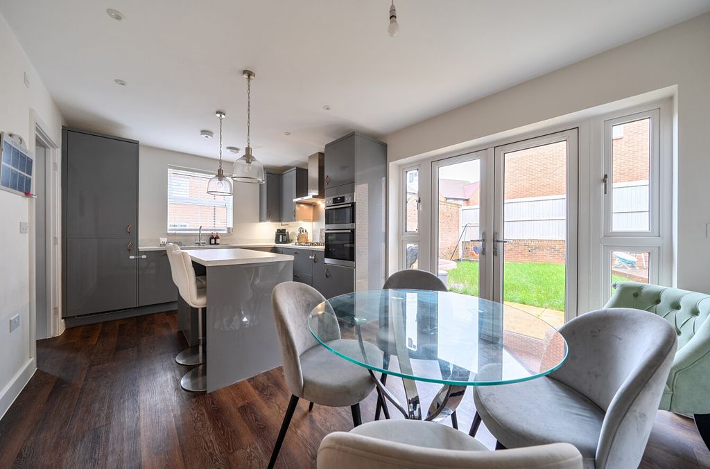 Property photo 3 of 9 1418865-19-69A1c5...