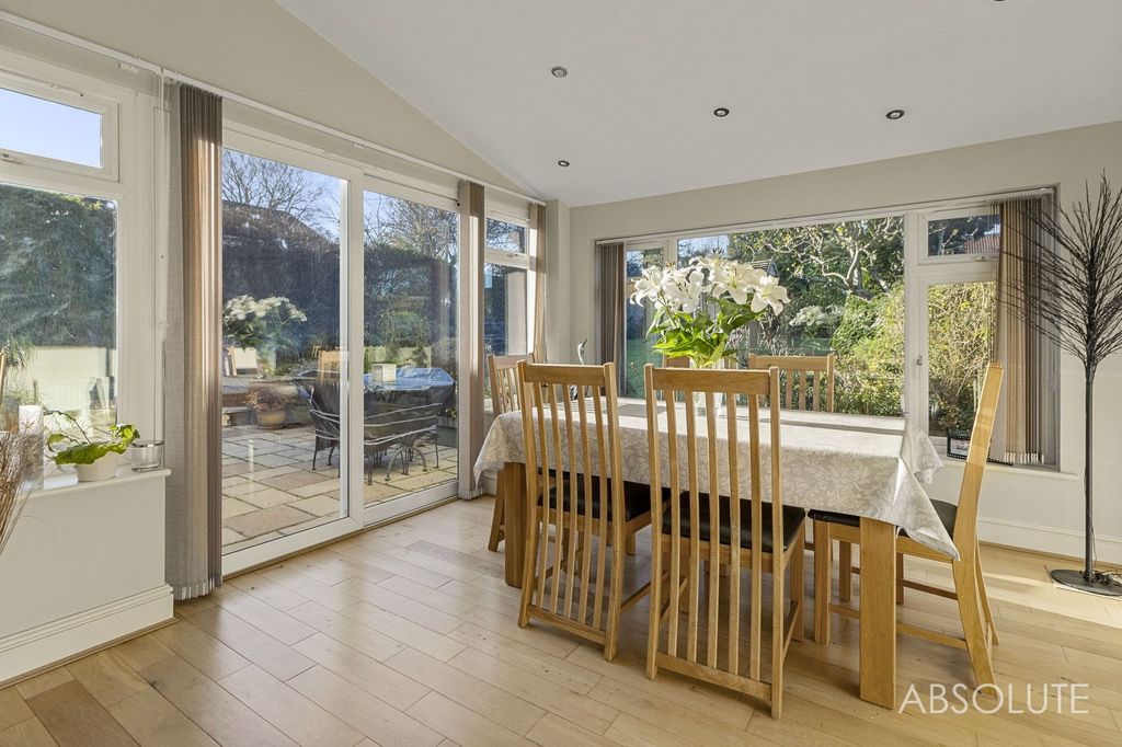 Property photo 3 of 28