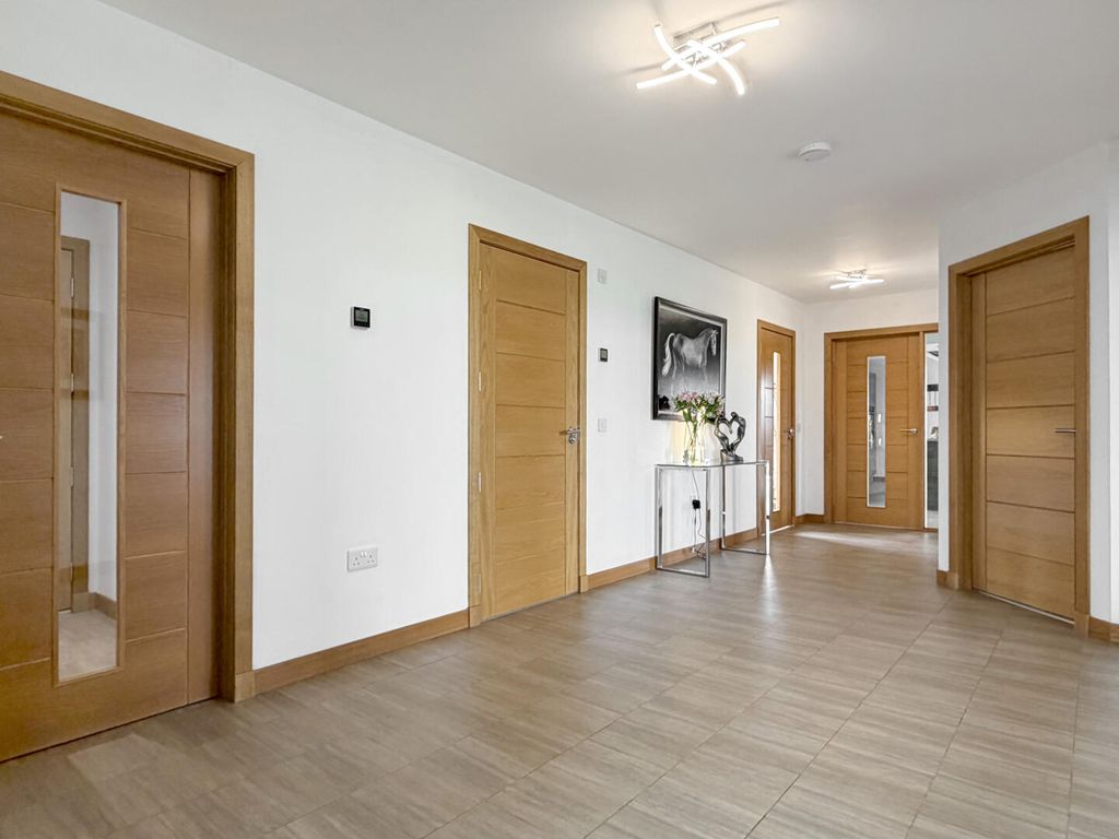 Property photo 3 of 48 Hallway