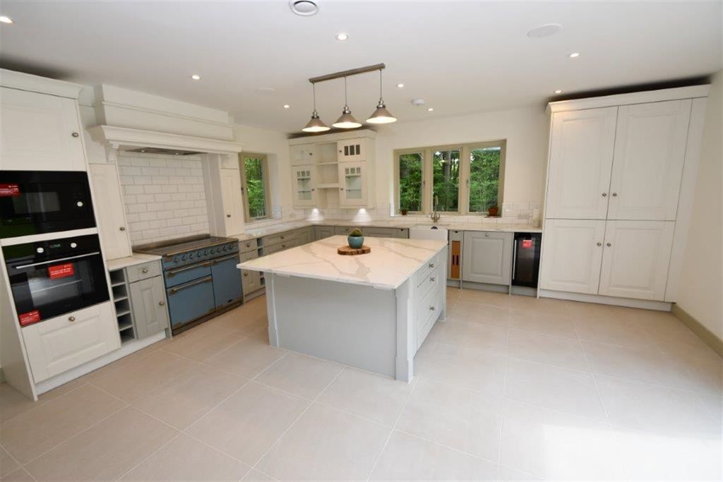 Property photo 3 of 20 Kitchen 2
