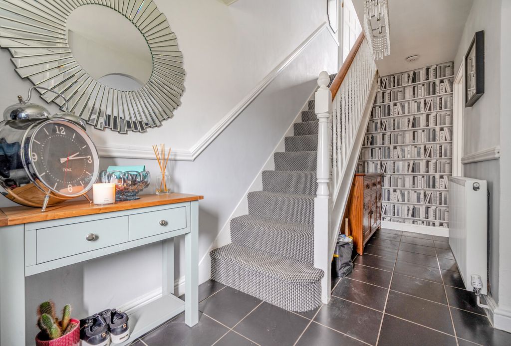Property photo 2 of 16 1360004-17-68d67F...