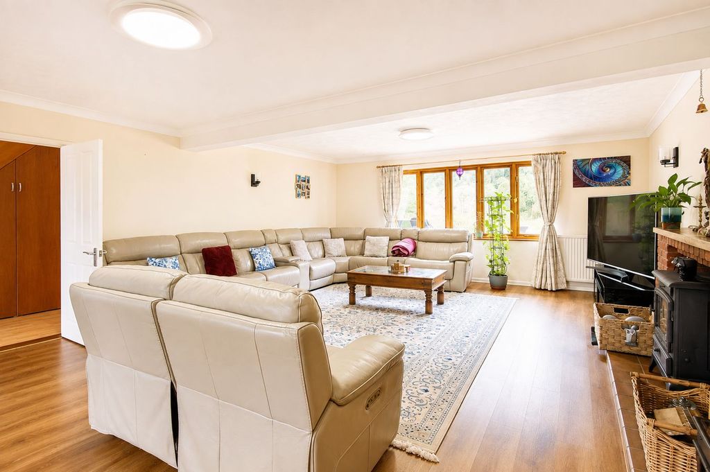 Property photo 2 of 31