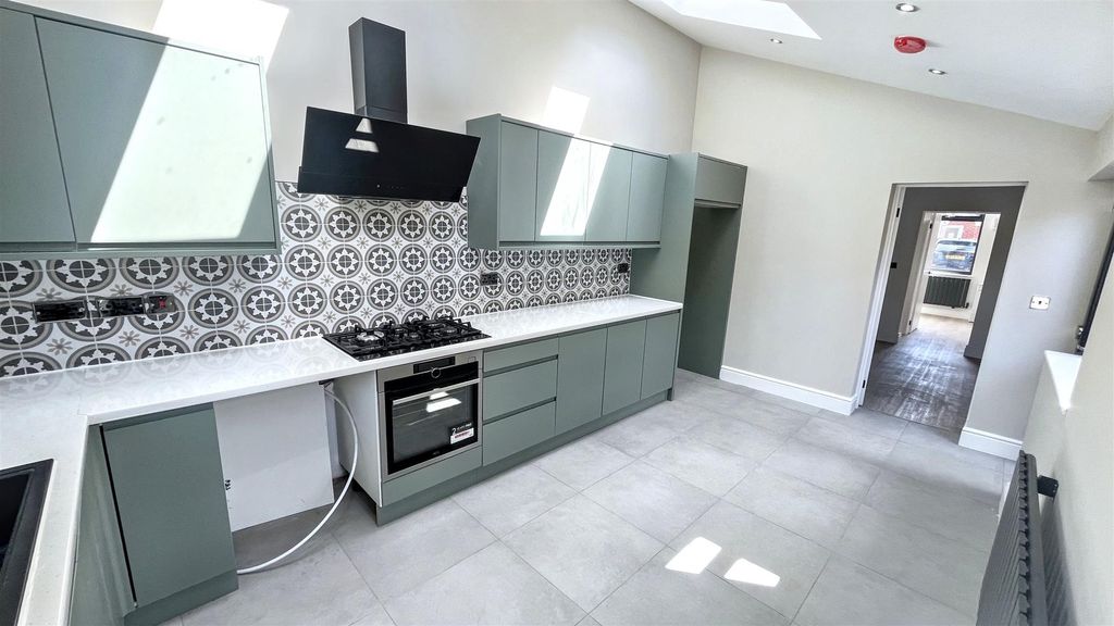Property photo 3 of 21 Kitchen/Diner