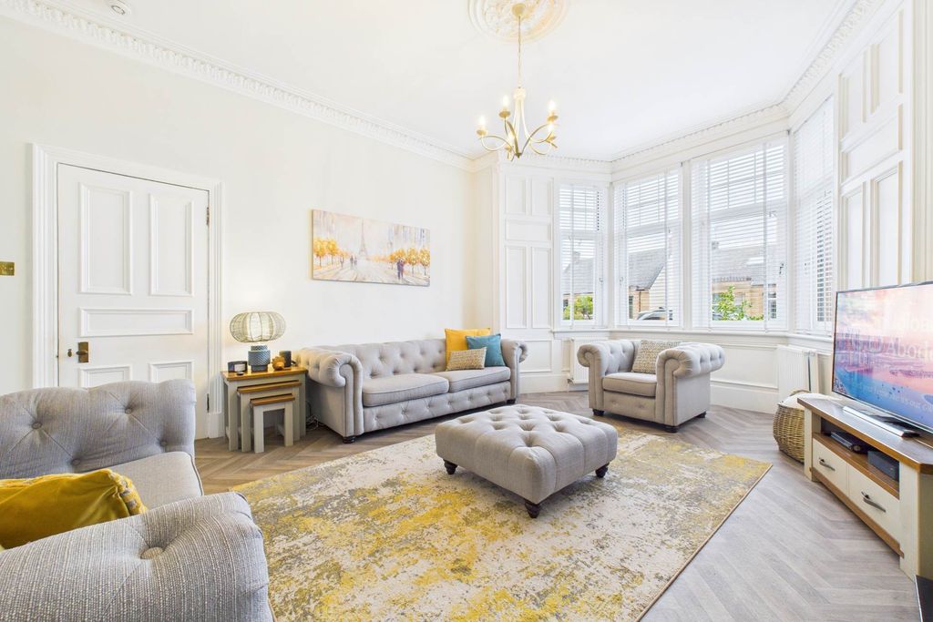 Property photo 2 of 31