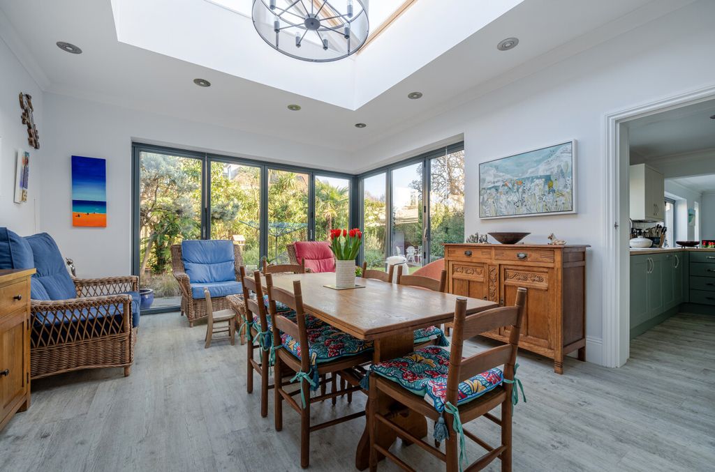 Property photo 2 of 22