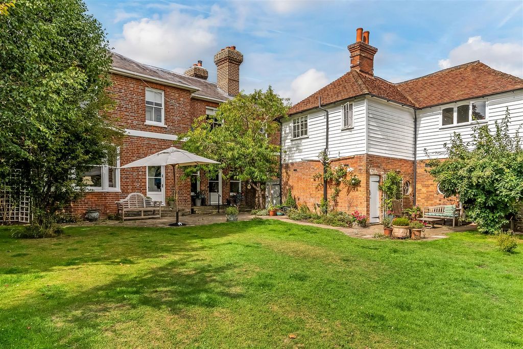 Property photo 3 of 31 Medway-House-51.Jpg