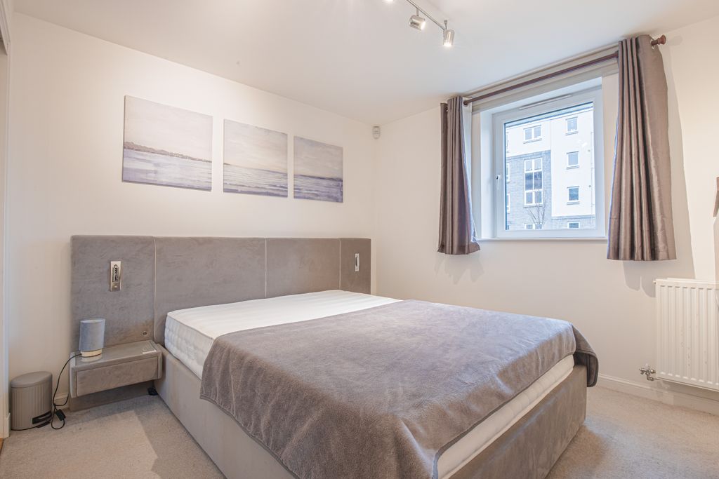 Property photo 2 of 13 Bed1Angle2