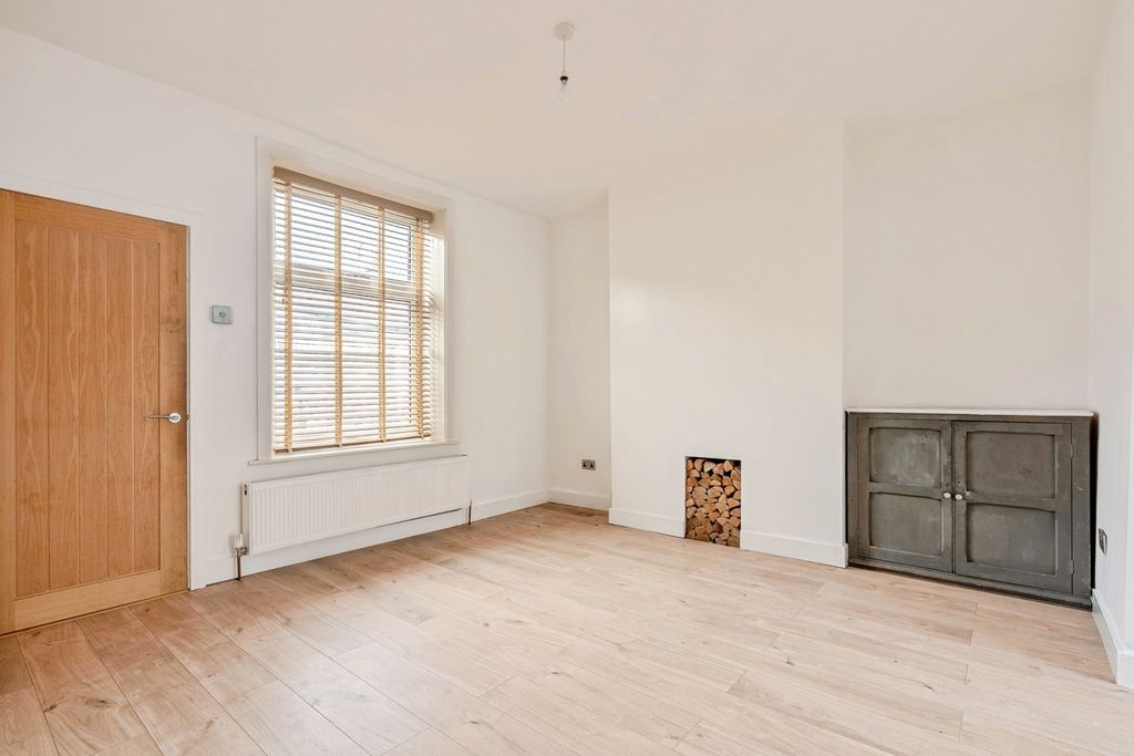 Property photo 3 of 16 Photo