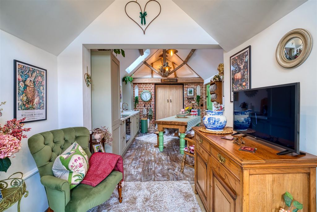 Property photo 3 of 9 Sitting Room