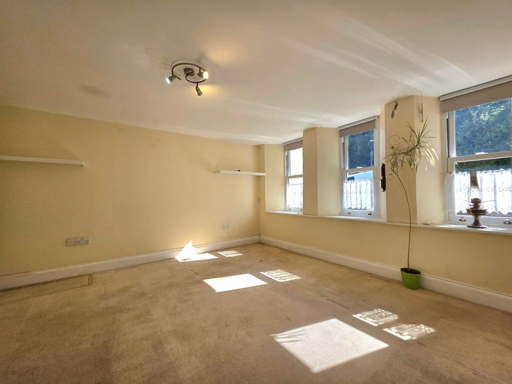 Property photo 3 of 6 Image