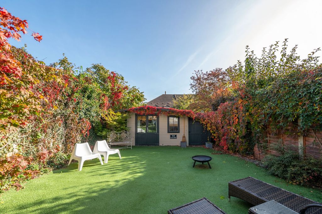 Property photo 2 of 36