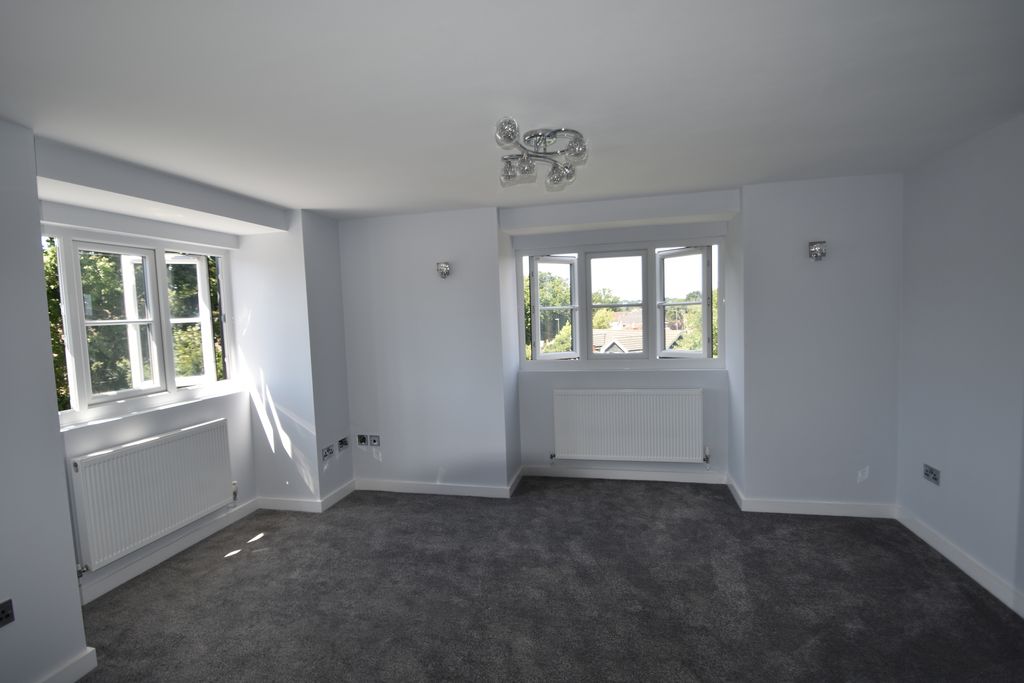Property photo 3 of 9 Photo 04