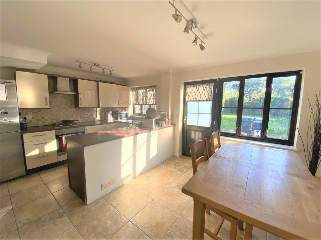 Property photo 2 of 11 Image