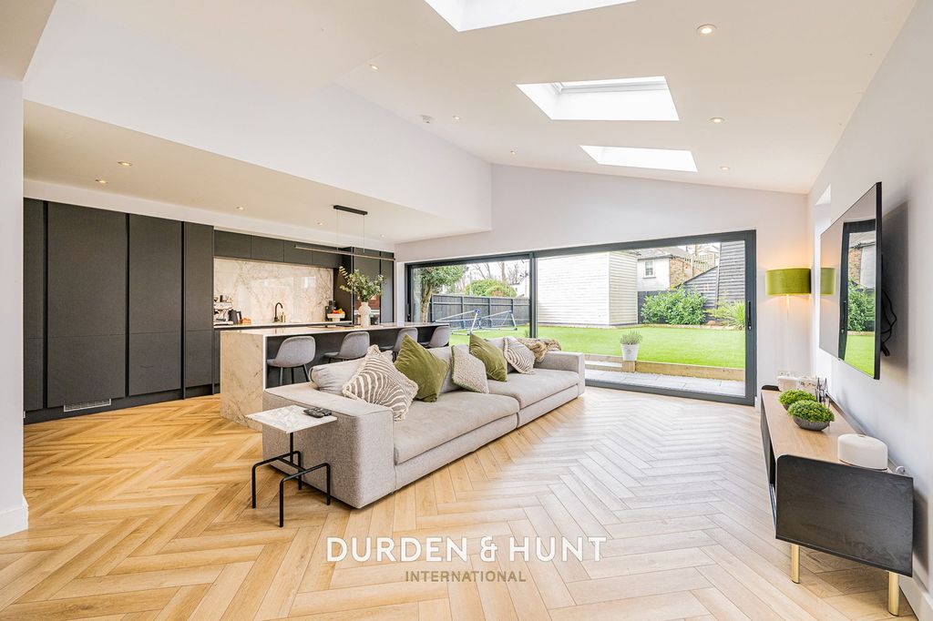 Property photo 2 of 41