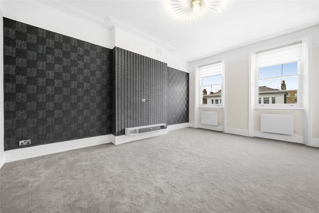 Property photo 3 of 11 Picture No. 18