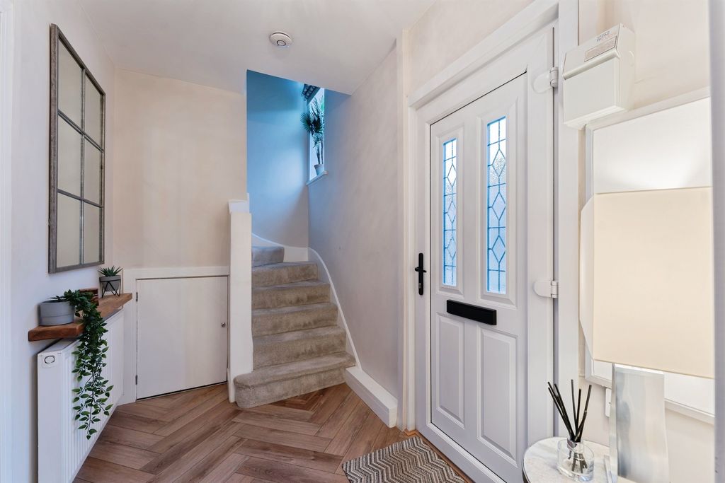 Property photo 2 of 18