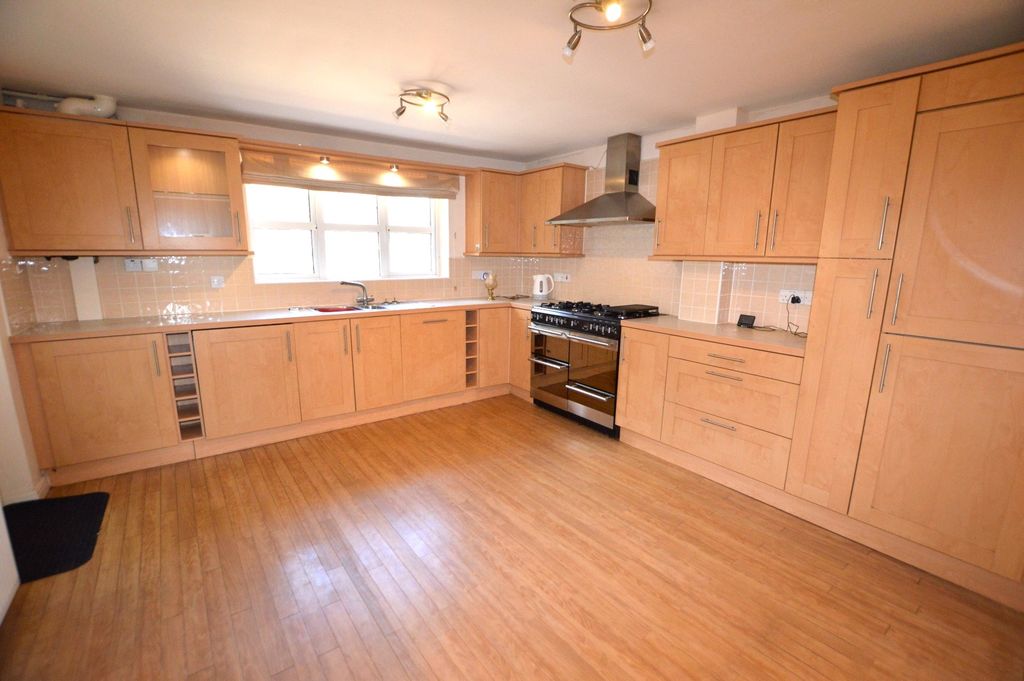 Property photo 2 of 16 Picture No. 23