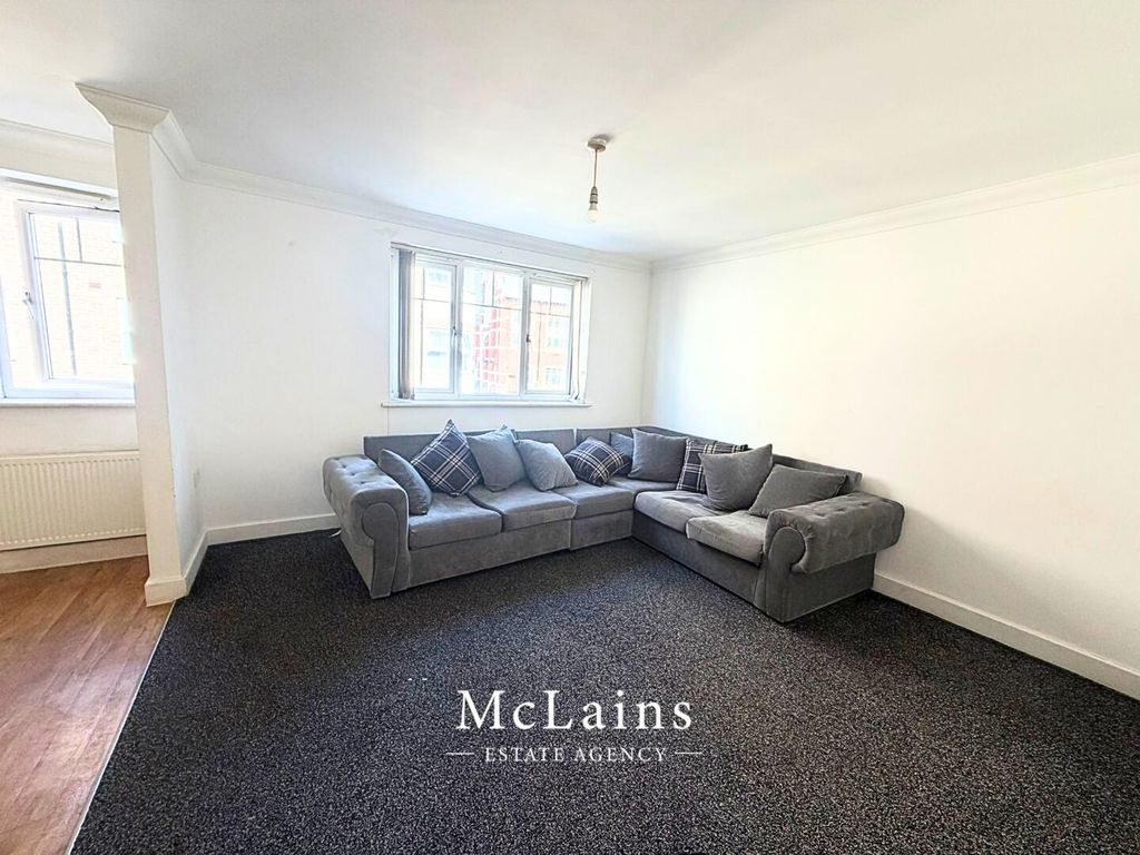 Property photo 1 of 4 Living Room