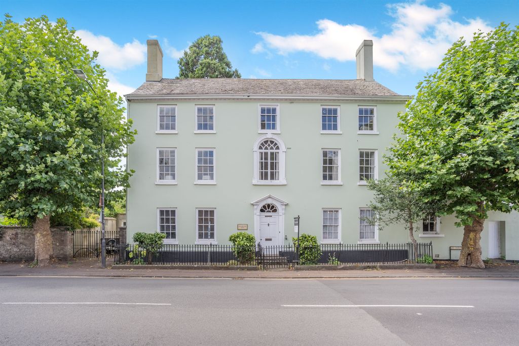 Property photo 1 of 26