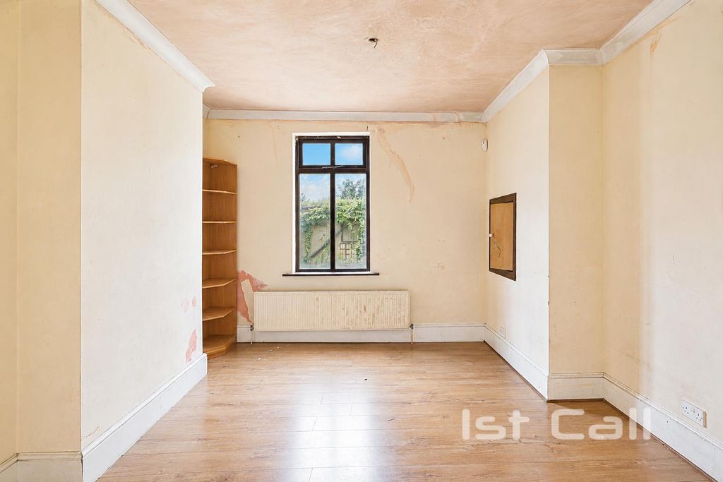 Property photo 3 of 15 Dining Area