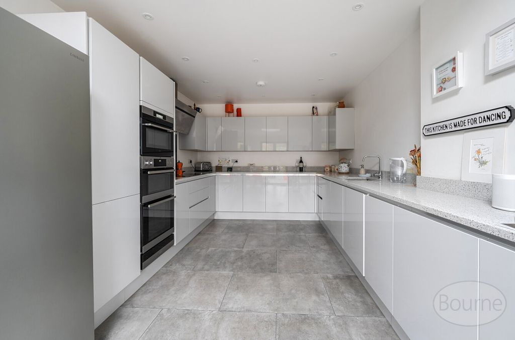 Property photo 3 of 16 73B78F33-4c5F-43c...