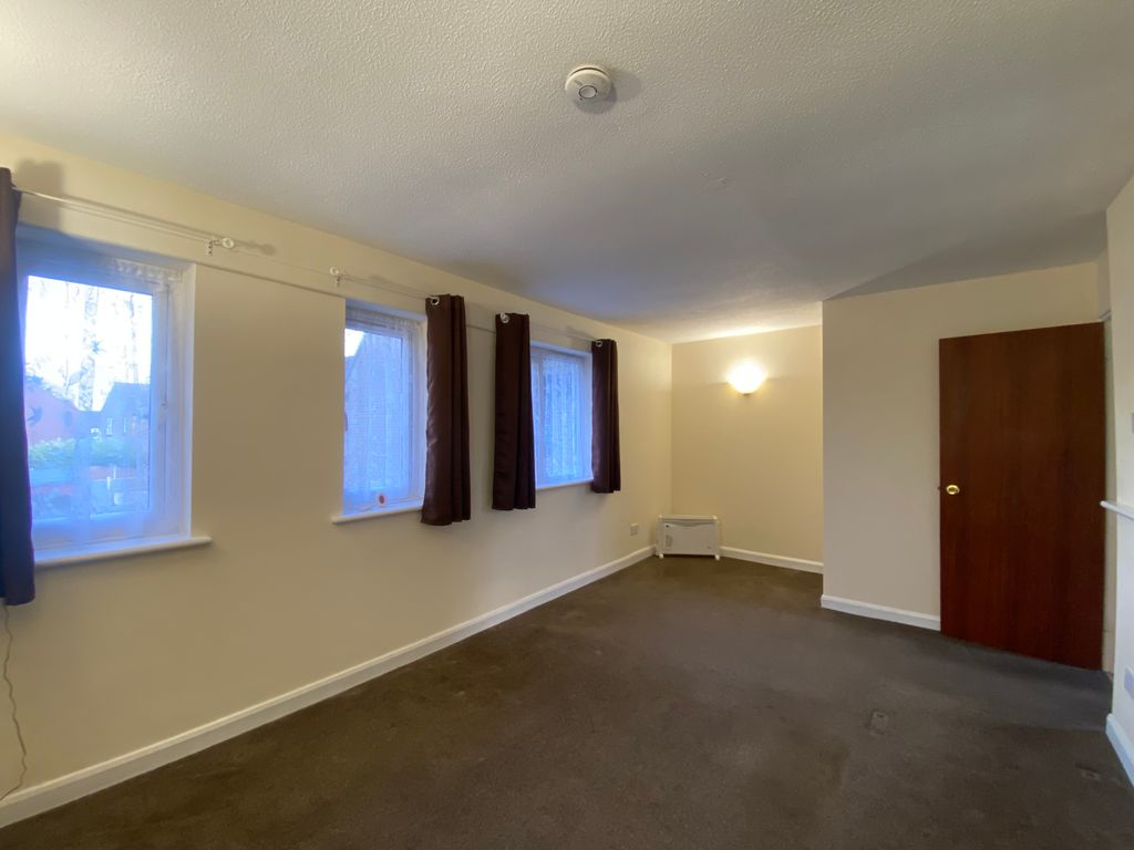 Property photo 2 of 12 Lounge