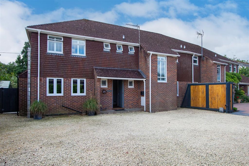 Property photo 3 of 34