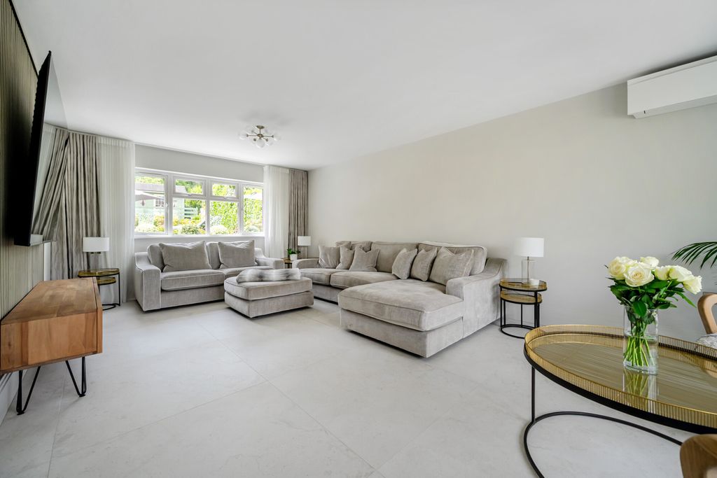 Property photo 3 of 31 1457930-13-6A0F03...
