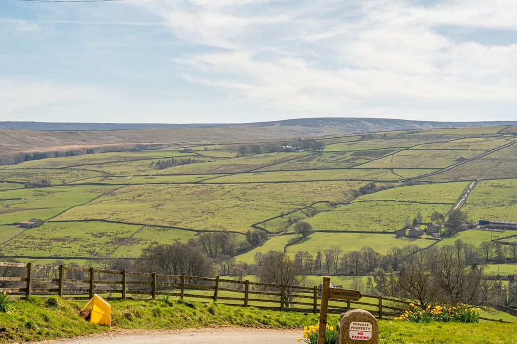 Property photo 3 of 24