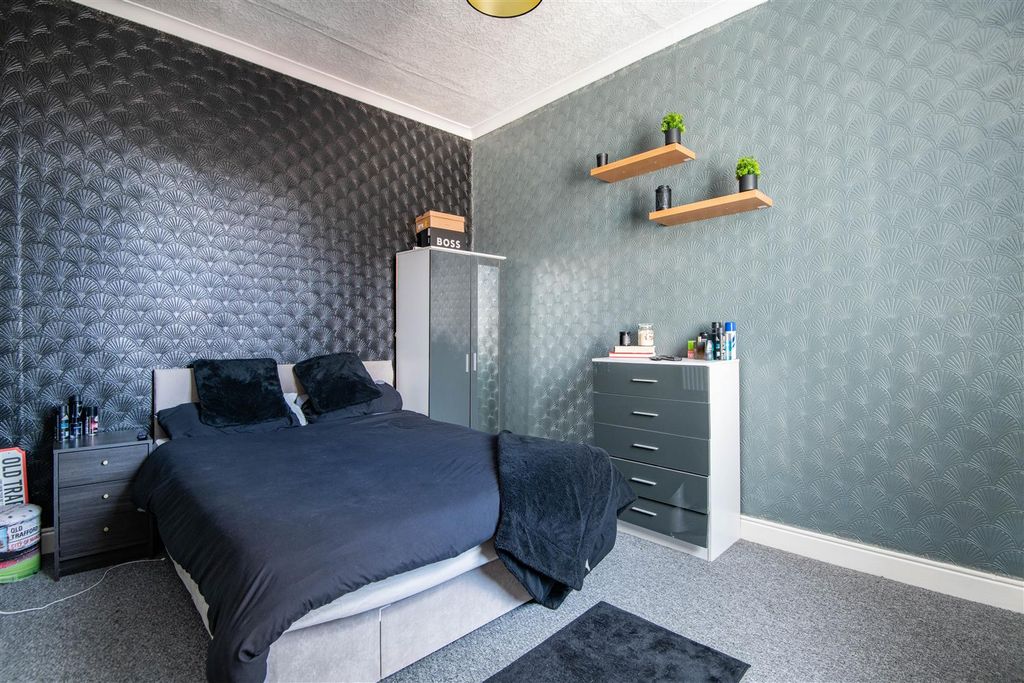 Property photo 3 of 9 Master Bedroom