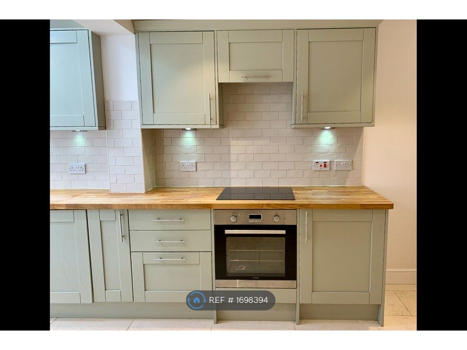 Property photo 3 of 10 Kitchen