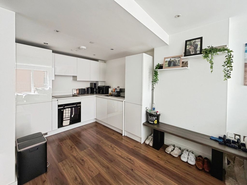 Property photo 3 of 9 Pbox-Img.Jpg