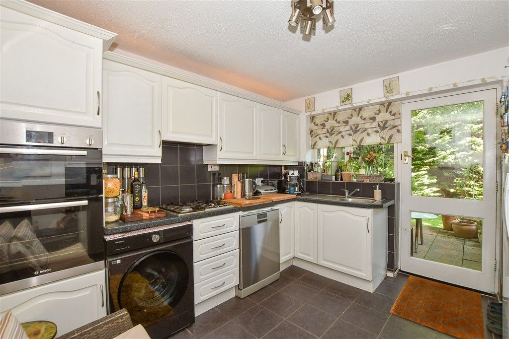 Property photo 3 of 12 Kitchen