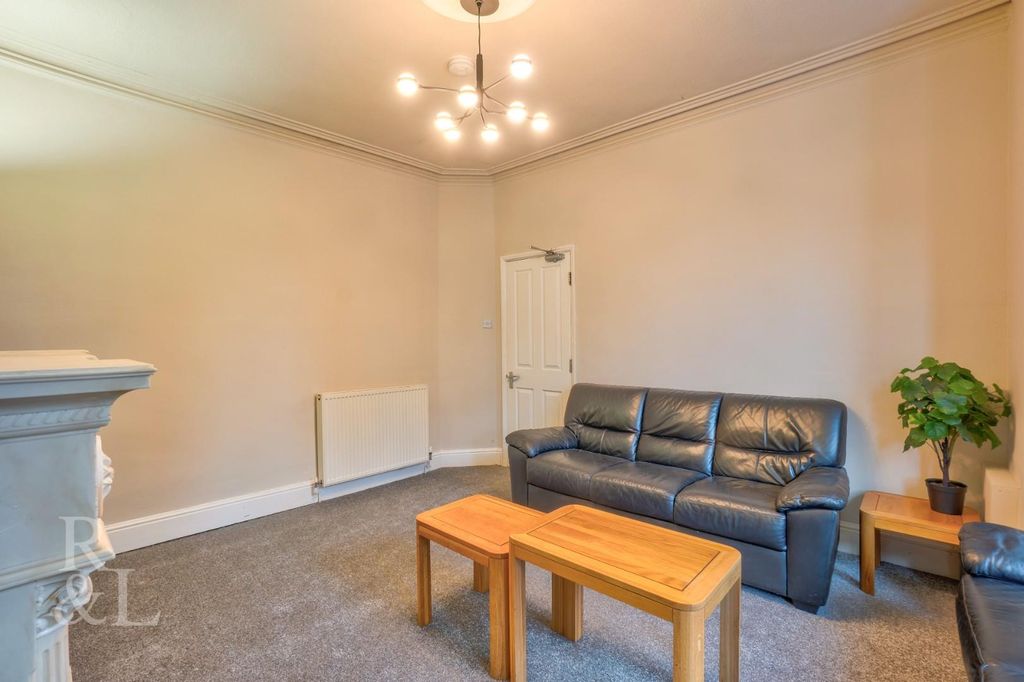 Property photo 3 of 25 18 Rushworth Avenue (13).Jpg