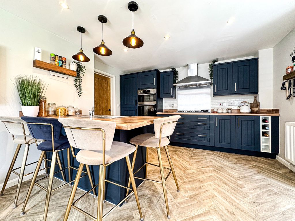 Property photo 2 of 26 5243804