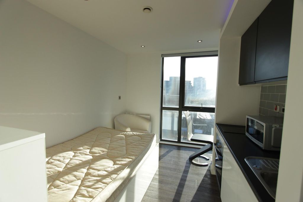 Property photo 2 of 7 Bedroom Area.Jpg