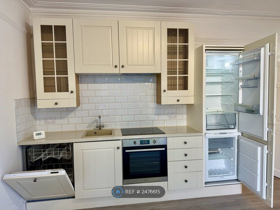 Property photo 2 of 18 Kitchen/Lounge