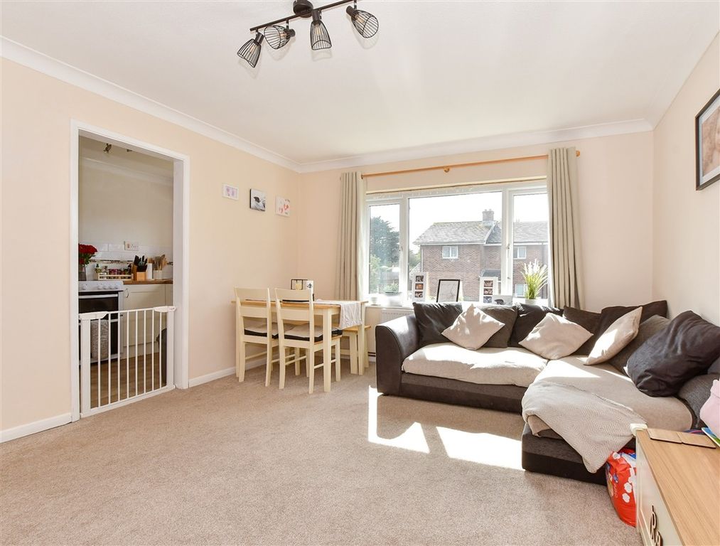 Property photo 1 of 7 Lounge*