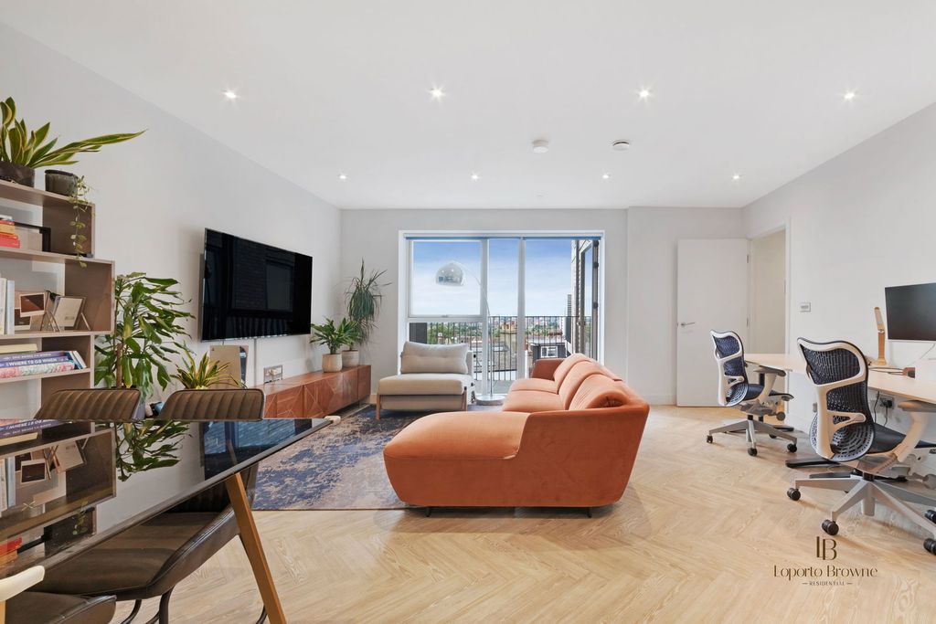 Property photo 3 of 18