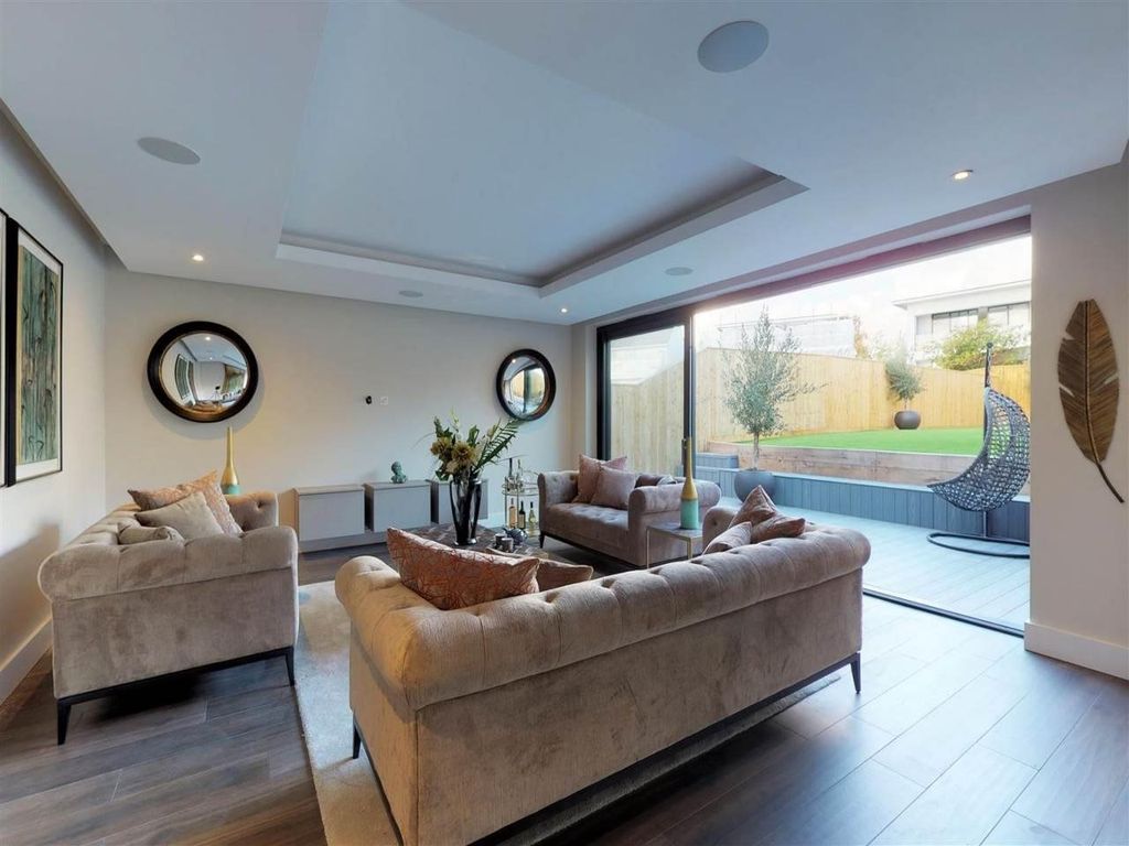 Property photo 2 of 18 Videre - Lounge